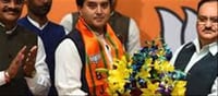 Jyotiraditya Scindia took out a padyatra for BJP candidate!